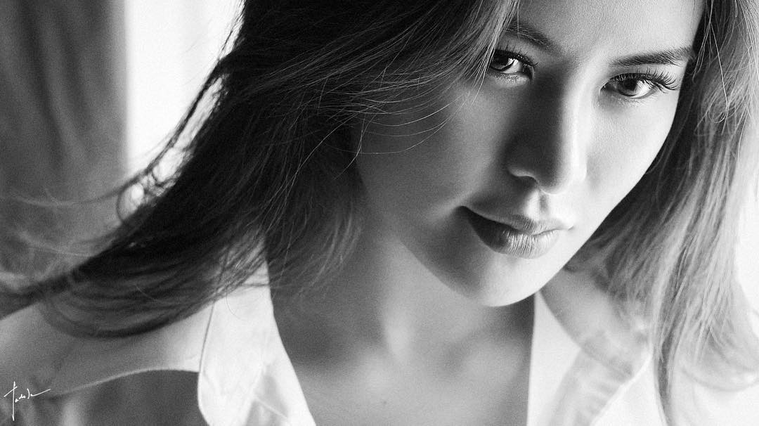 Gloria Li artistic black and white portrait